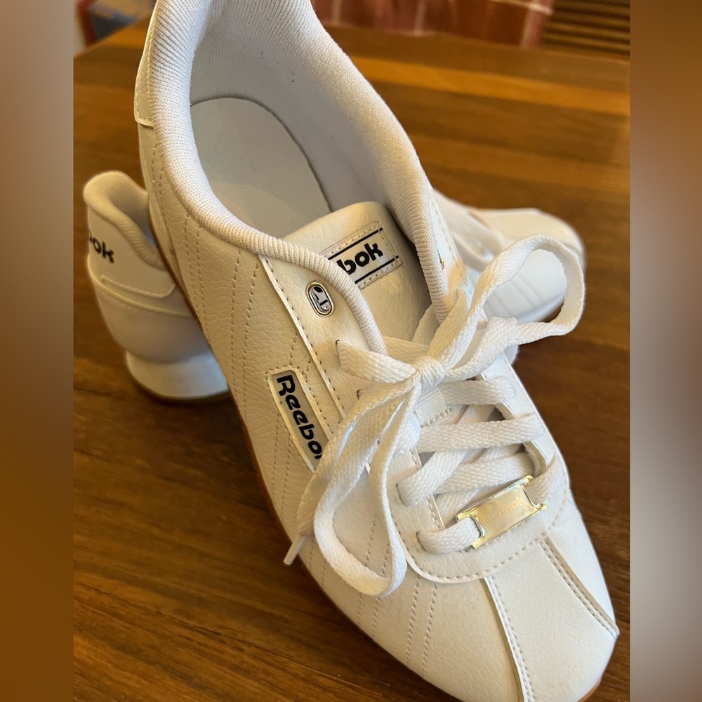 Reebok Classic Sneaker- Size 7